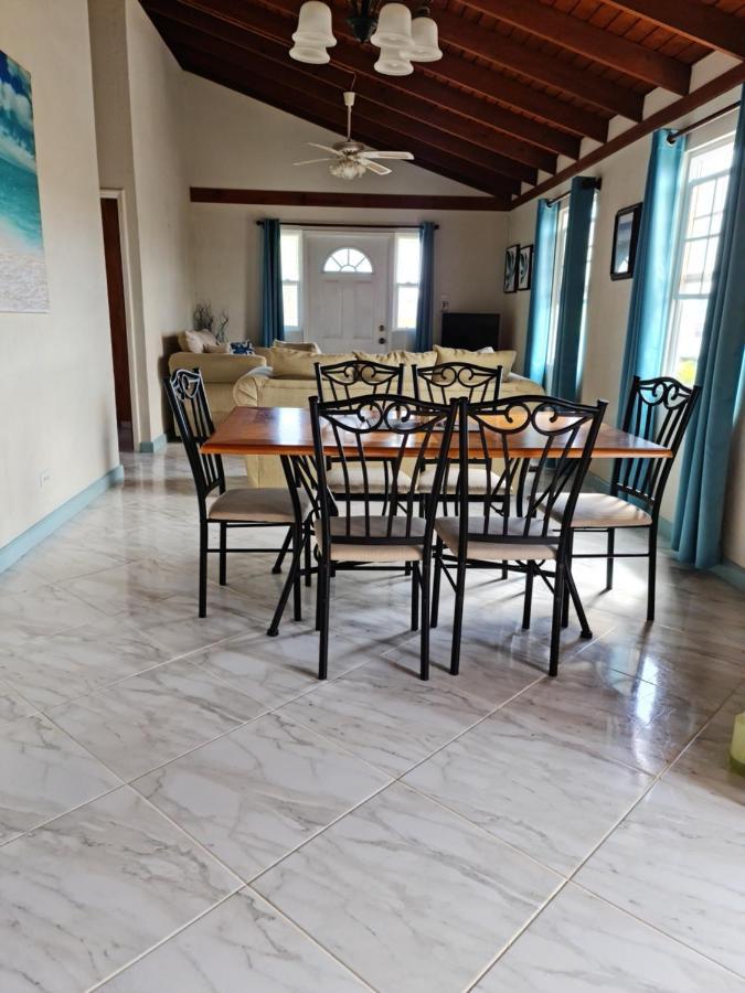 Breezy Apts Saint Philip Ngoại thất bức ảnh