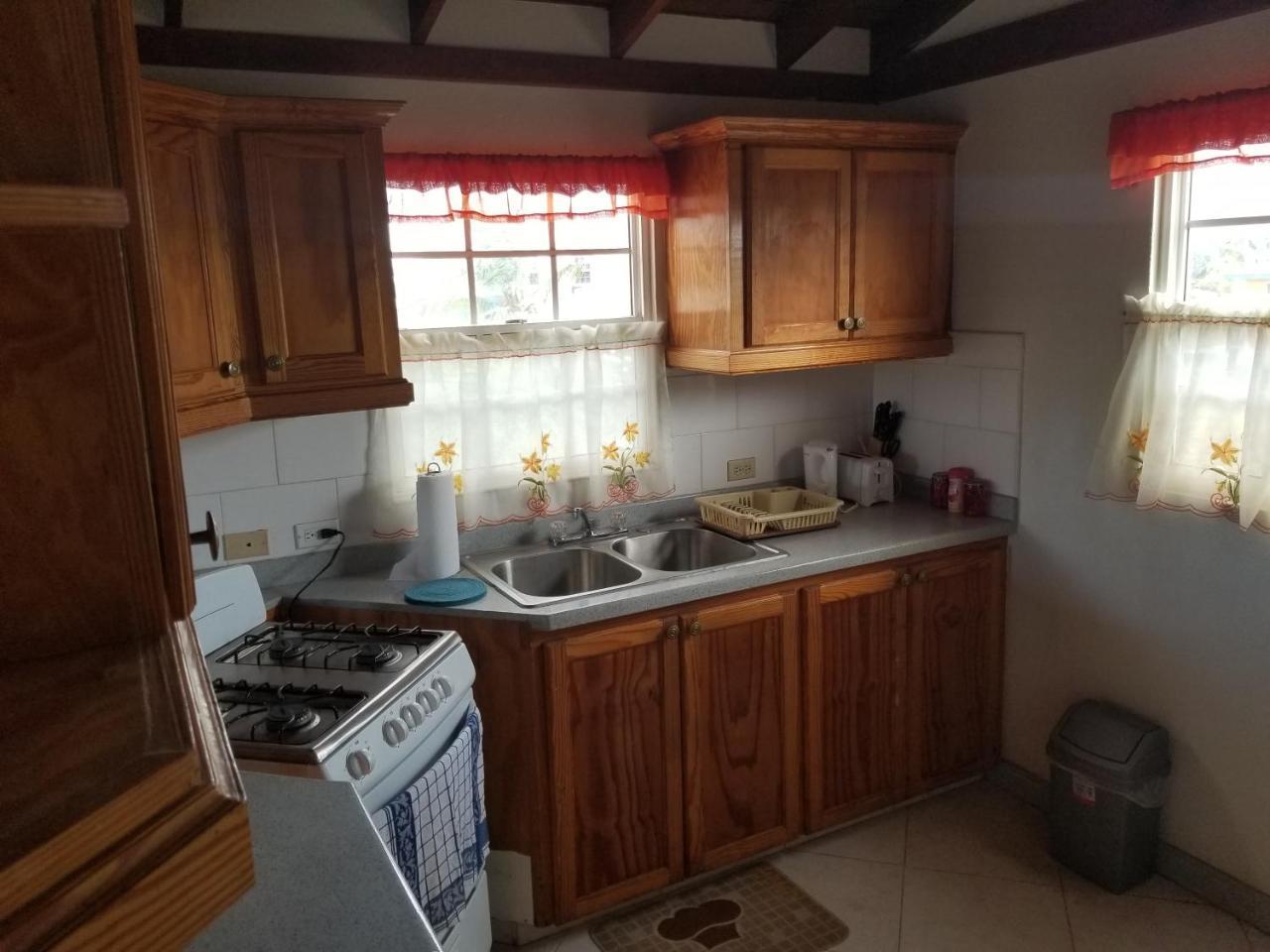 Breezy Apts Saint Philip Ngoại thất bức ảnh